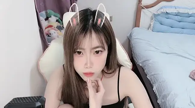 Snapshot of vivian-vv chatting on 03.04.25 vivian-vv online show from 03.04.25