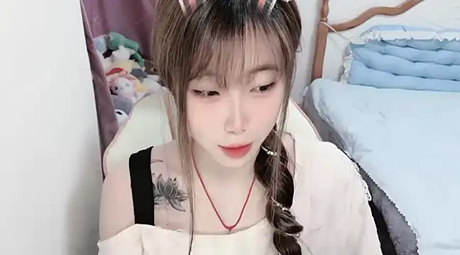 Snapshot of vivian-vv chatting on 03.10.25 vivian-vv online show from 03.10.25