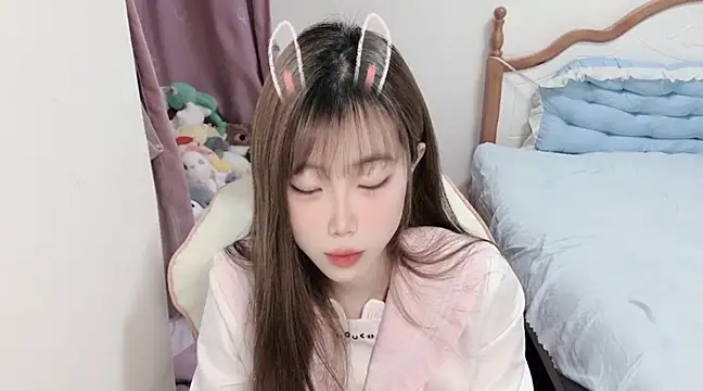 Snapshot of vivian-vv chatting on 03.10.25 vivian-vv online show from 03.10.25