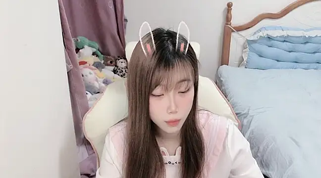 Snapshot of vivian-vv chatting on 03.10.25 vivian-vv online show from 03.10.25