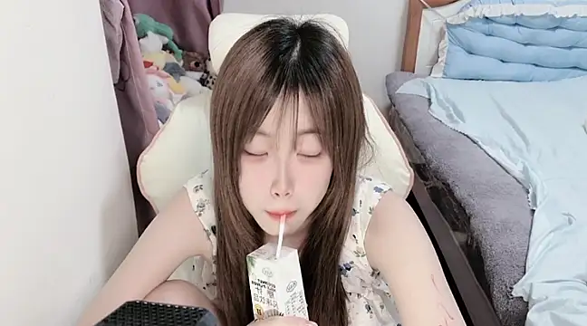 Snapshot of vivian-vv chatting on 03.16.25 vivian-vv online show from 03.16.25