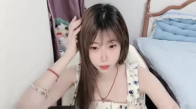 Snapshot of vivian-vv chatting on 03.17.25 vivian-vv online show from 03.17.25