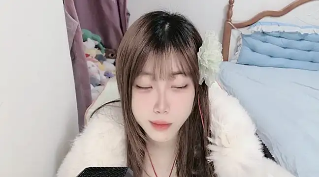 Snapshot of vivian-vv chatting on 03.17.25 vivian-vv online show from 03.17.25