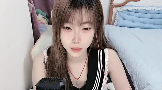 Snapshot of vivian-vv chatting on 03.20.25 vivian-vv online show from 03.20.25