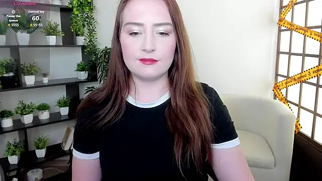 Snapshot of LinaFlawless chatting on 11.10.25 LinaFlawless online show from 11.10.25