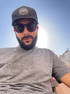 YJeromZCoxk online show from 11.22.25