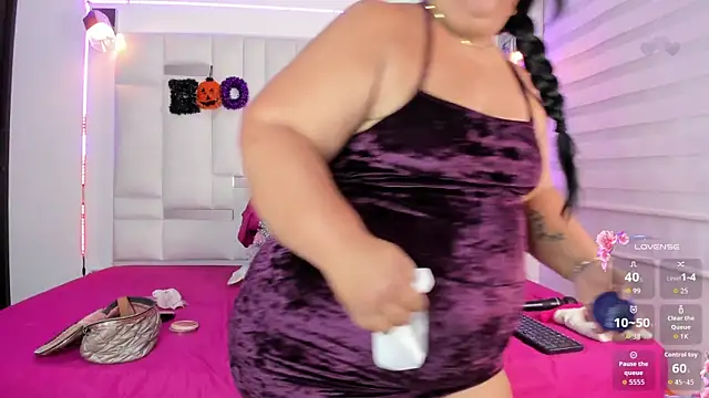 Snapshot of LunaaSweett chatting on 10.16.25 LunaaSweett online show from 10.16.25