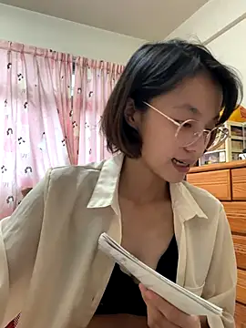 Snapshot of ladypaggy chatting on 11.12.25 ladypaggy online show from 11.12.25