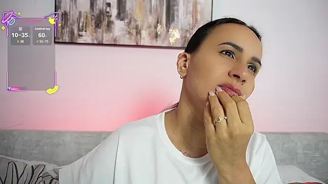 Snapshot of Sara_Charmy chatting on 09.27.25 Sara Charmy online show from 09.27.25