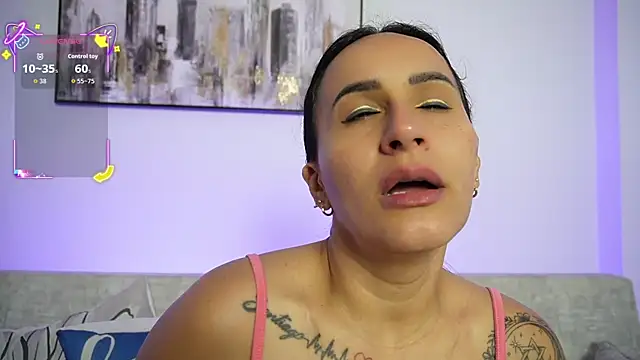 Snapshot of Sara_Charmy chatting on 09.29.25 Sara Charmy online show from 09.29.25