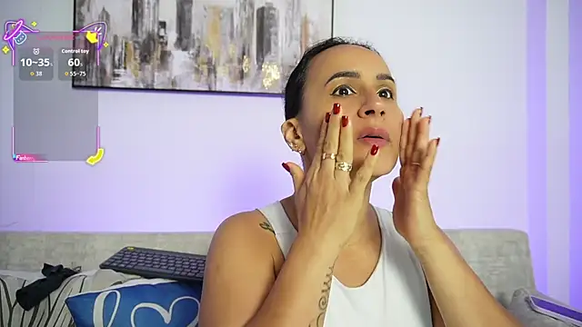 Snapshot of Sara_Charmy chatting on 10.01.25 Sara Charmy online show from 10.01.25