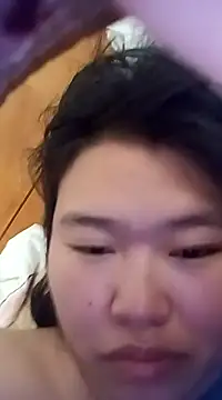 Snapshot of Qiuwi chatting on 02.27.25 Qiuwi online show from 02.27.25