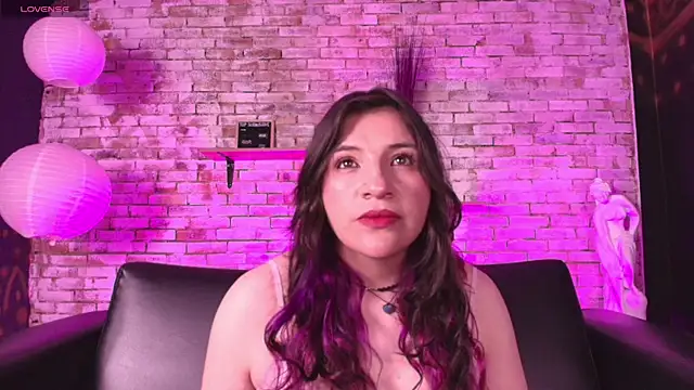 TaraTaylorr online show from 11.15.25