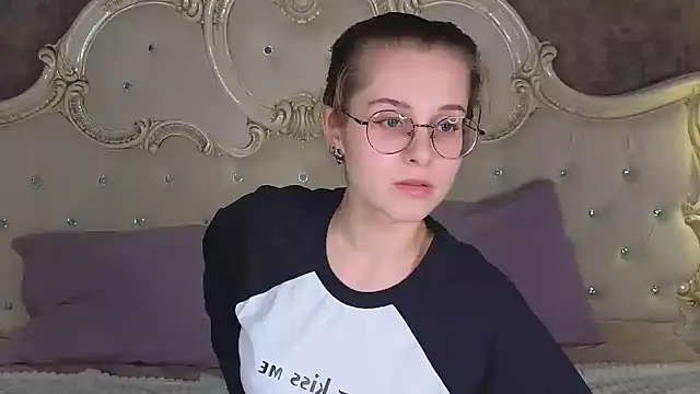 RileyMimicho online show from 10.05.25