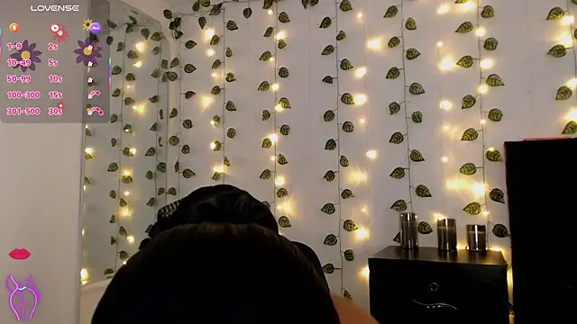 Snapshot of victtoria_cane63 chatting on 05.12.26 victtoria cane63 online show from 05.12.26