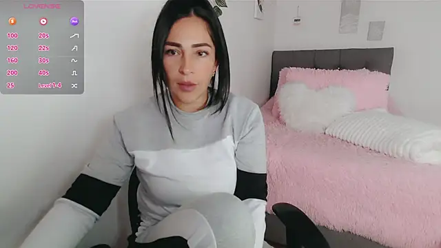 luna lgomez  online show from 12.19.25