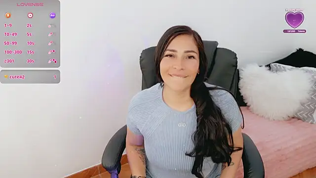 luna lgomez  online show from 04.01.26