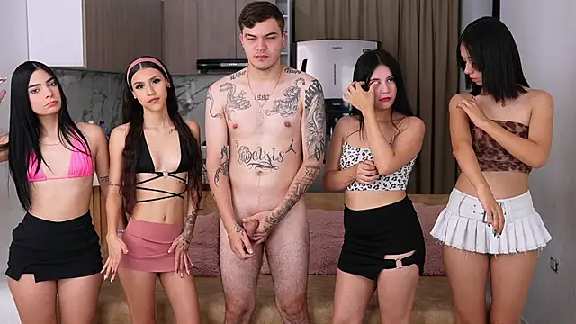 Snapshot of Petiteess chatting on 06.08.26 Petiteess online show from 06.08.26