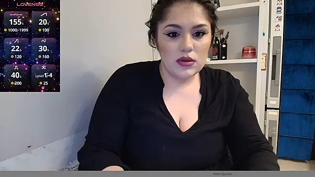 Snapshot of Layla- chatting on 12.02.24 Layla- online show from 12.02.24