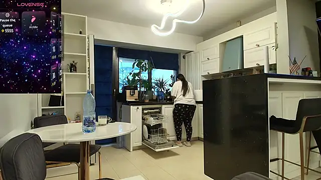 Snapshot of Layla- chatting on 12.09.24 Layla- online show from 12.09.24