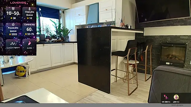 Snapshot of Layla- chatting on 02.18.25 Layla- online show from 02.18.25