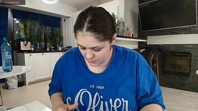 Snapshot of Layla- chatting on 03.16.25 Layla- online show from 03.16.25