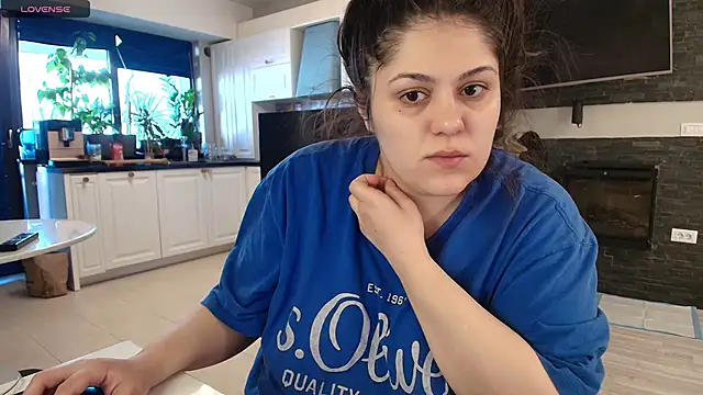 Snapshot of Layla- chatting on 03.21.25 Layla- online show from 03.21.25