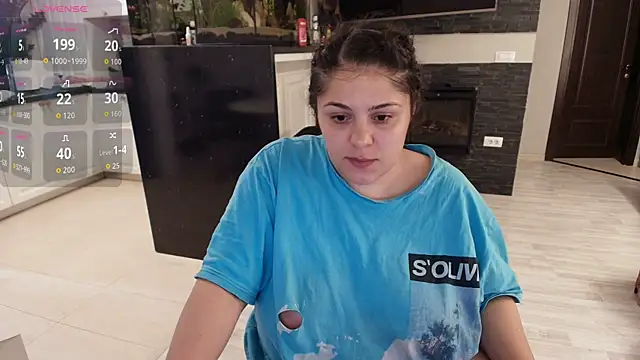 Snapshot of Layla- chatting on 09.11.25 Layla- online show from 09.11.25