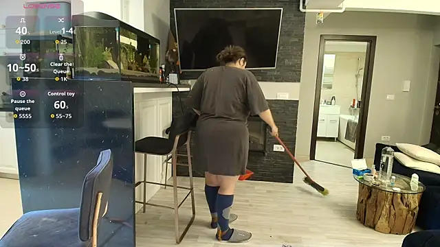 Snapshot of Layla- chatting on 09.19.25 Layla- online show from 09.19.25