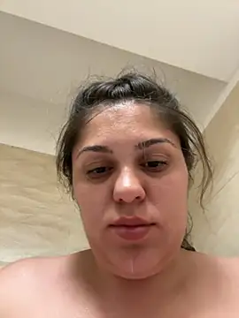 Snapshot of Layla- chatting on 09.27.25 Layla- online show from 09.27.25