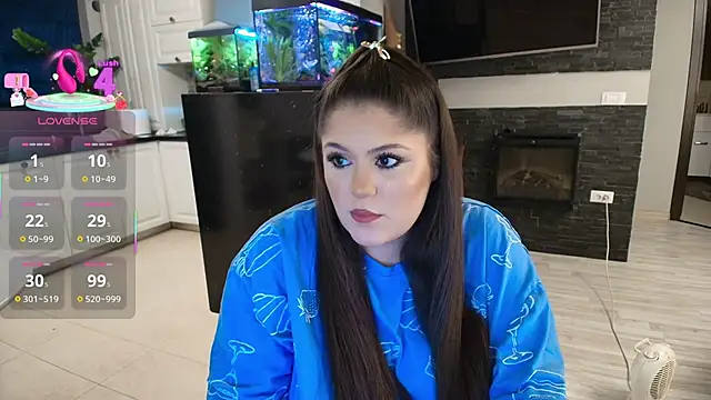 Snapshot of Layla- chatting on 11.08.25 Layla- online show from 11.08.25