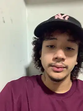 Snapshot of chillcol chatting on 03.05.25 chillcol online show from 03.05.25