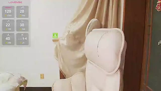 Snapshot of Iris-baby chatting on 04.08.26 Iris-baby online show from 04.08.26