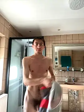 Snapshot of xy_monkeyBigCock chatting on 10.18.25 xy monkeyBigCock online show from 10.18.25