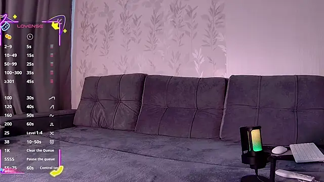 Li1 Kitty online show from 10.30.25