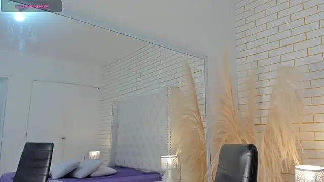 Emilly wilson  online show from 11.06.25