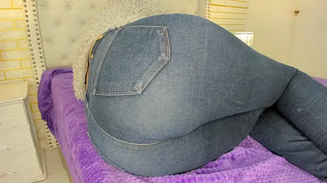 Emilly wilson  online show from 11.07.25