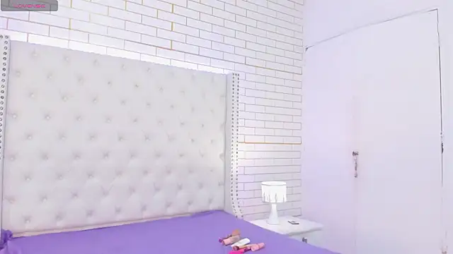 Emilly wilson  online show from 01.12.26