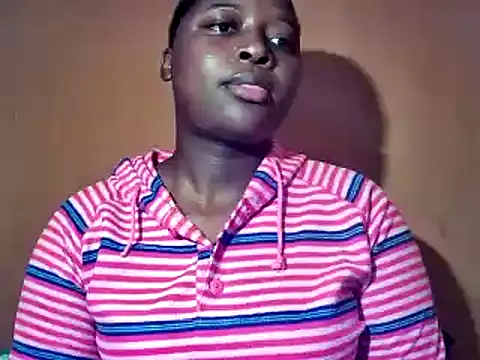 Snapshot of sexyhips2001 chatting on 10.20.25 sexyhips2001 online show from 10.20.25