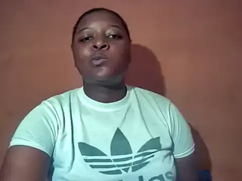 Snapshot of sexyhips2001 chatting on 10.24.25 sexyhips2001 online show from 10.24.25