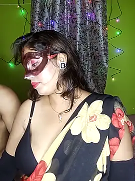 Snapshot of Exotic_couple_38 chatting on 10.31.25 Exotic couple 38 online show from 10.31.25