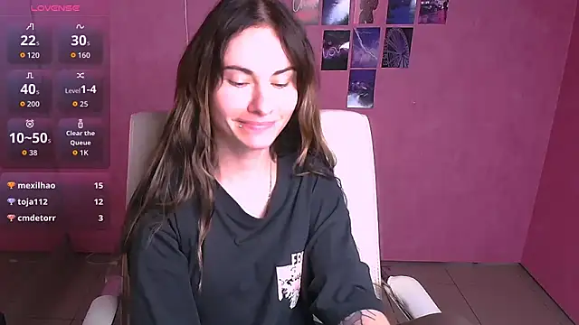 Snapshot of Fiona_Night chatting on 06.18.26 Fiona Night online show from 06.18.26