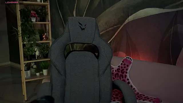 OliviaMcClean online show from 10.08.25