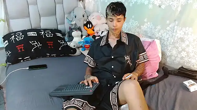 Snapshot of aron_love_maya chatting on 11.13.25 aron love maya online show from 11.13.25