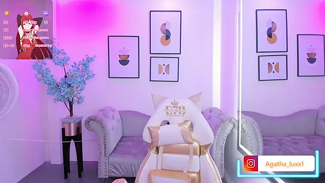 Snapshot of Agatha_luxx chatting on 09.19.25 Agatha luxx online show from 09.19.25