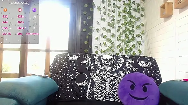 LiraSonnett online show from 10.07.25