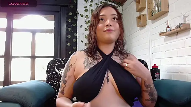 LiraSonnett online show from 11.22.25