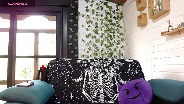 LiraSonnett online show from 12.01.25