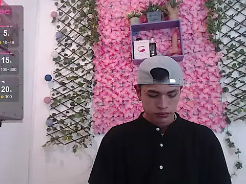 Snapshot of willians___0 chatting on 10.31.25 willians 0 online show from 10.31.25