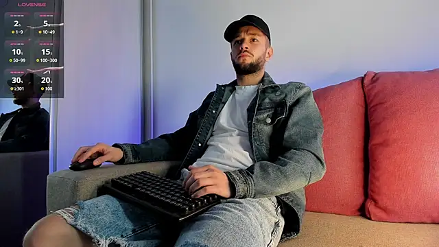 Snapshot of nicholasX1 chatting on 09.25.25 nicholasX1 online show from 09.25.25